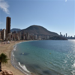 Ontdek het prachtige La Cala strand in Benidorm: De perfecte plek voor ontspanning en plezier